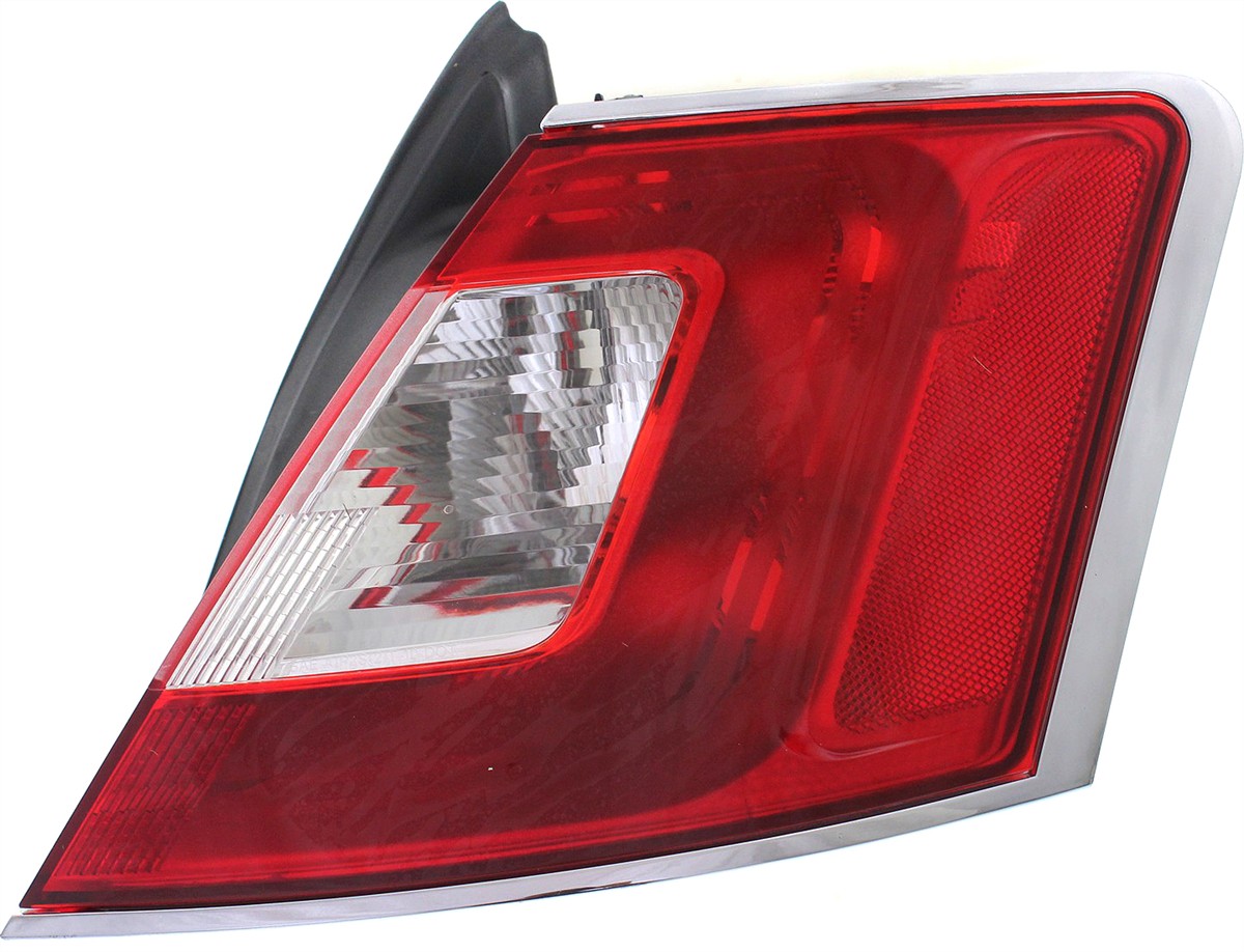 AM TAURUS 10-12 TAIL LAMP RH Lens and Housing Limited SHO Models w Chrome Trim SKU REPF730131 Partslink FO2819141 OEM BG1Z13404A