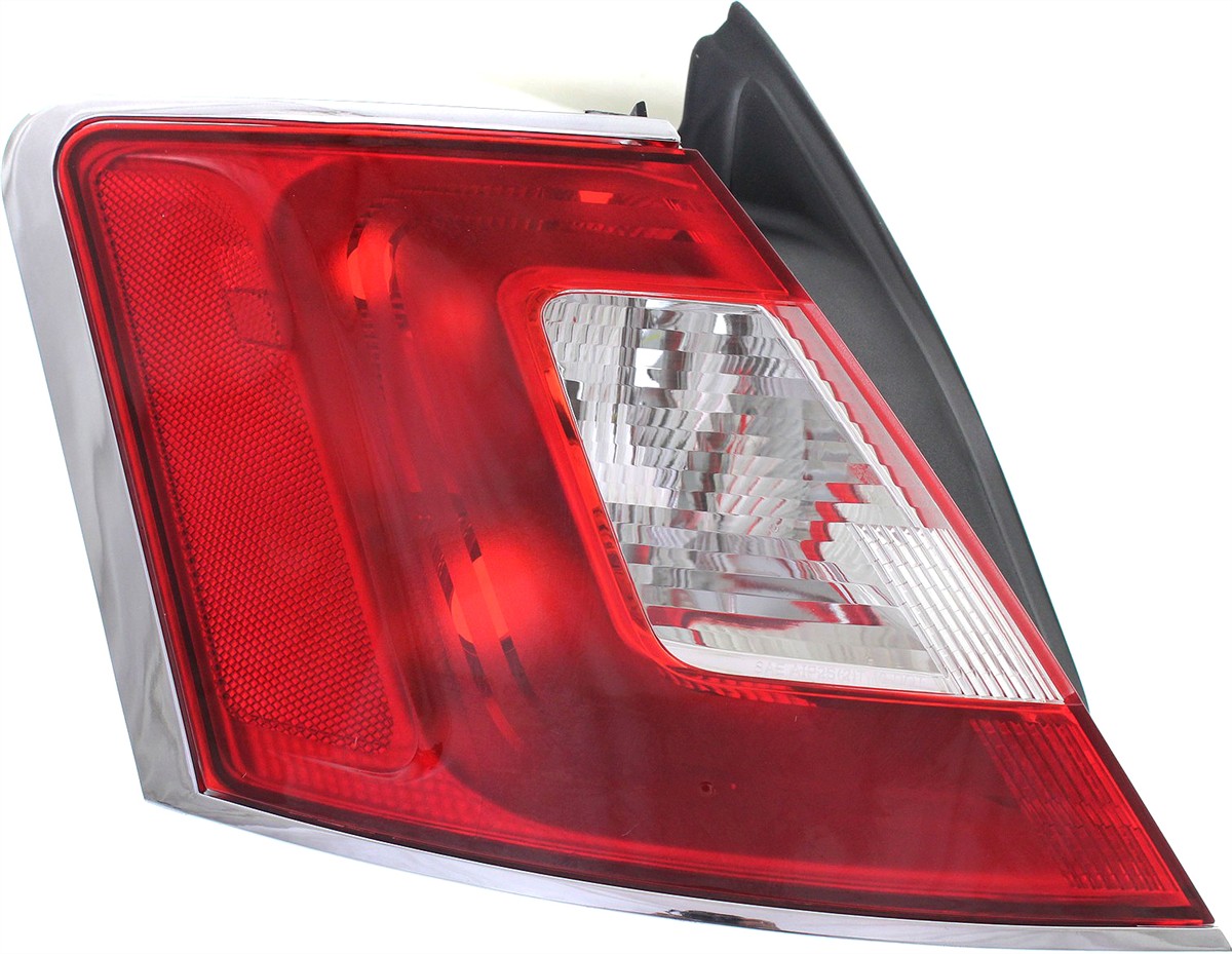 AM TAURUS 10-12 TAIL LAMP LH Lens and Housing Limited SHO Models w Chrome Trim SKU REPF730132 Partslink FO2818141 OEM BG1Z13405A