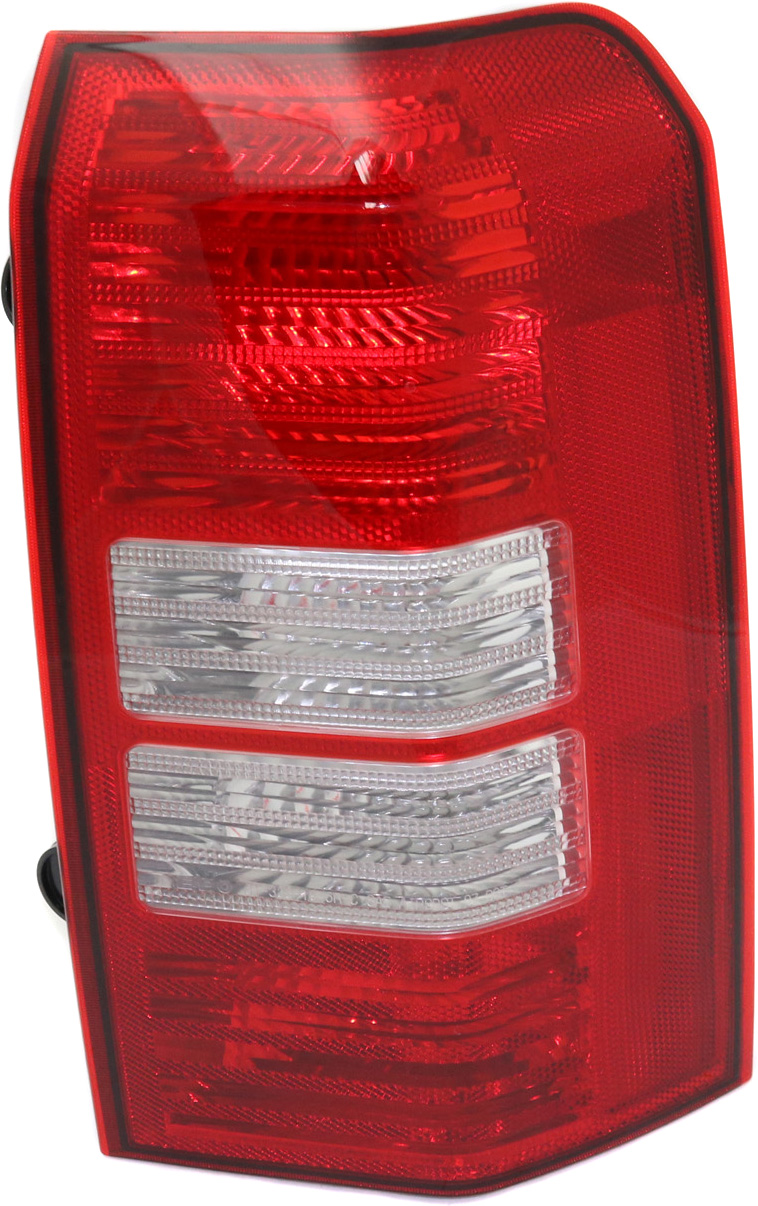 AM PATRIOT 07-07 TAIL LAMP RH Lens and Housing SKU REPJ730169 Partslink CH2801170 OEM 5116238AC