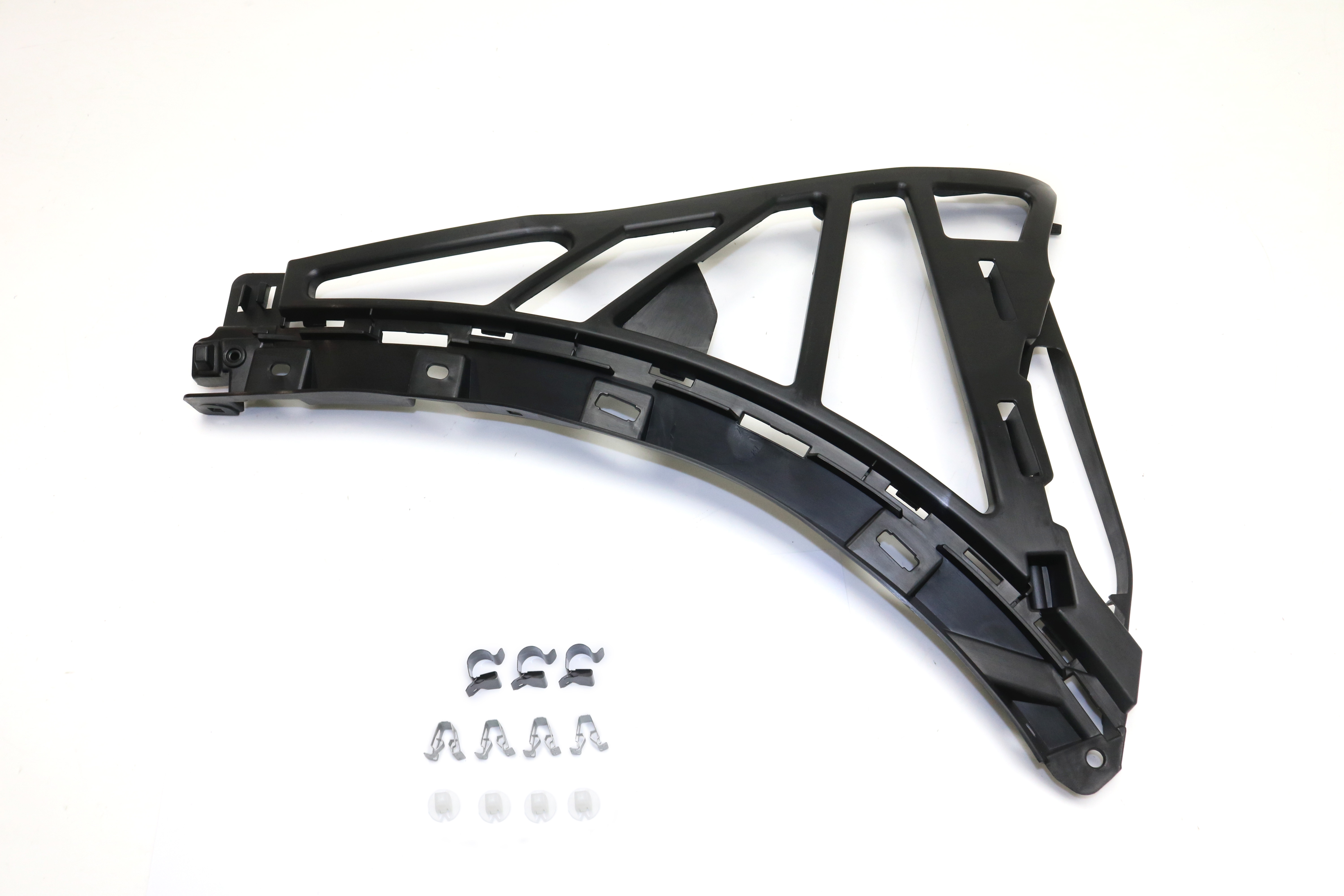 AM CAYENNE 11-17 FRONT BUMPER BRACKET LH Cover Side Guide Hybrid 15-17 SKU REPP013106 Partslink PO1042101 OEM 95850517700