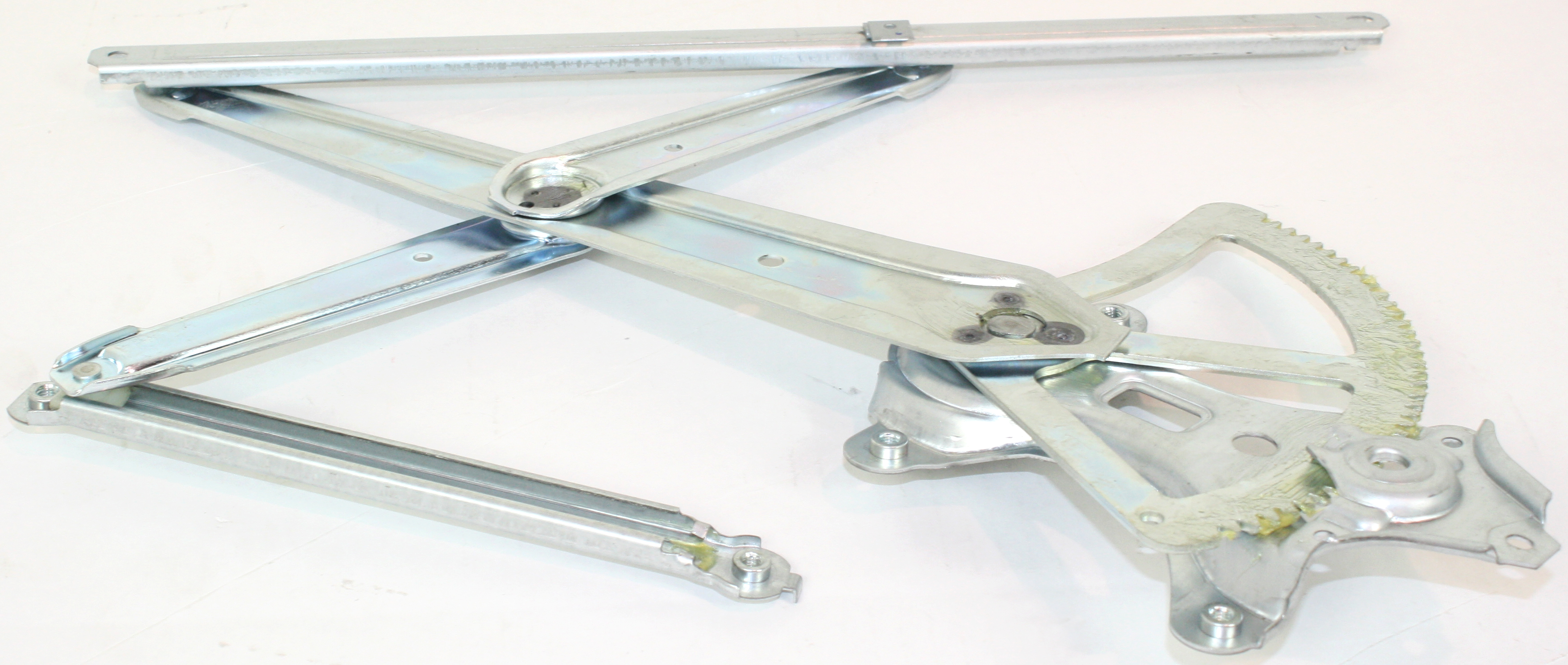 AM RAV4-01-05 FRONT WINDOW REGULATOR LH Power w o Motor SKU REPT462952 Partslink TO1350149 OEM 6980242050