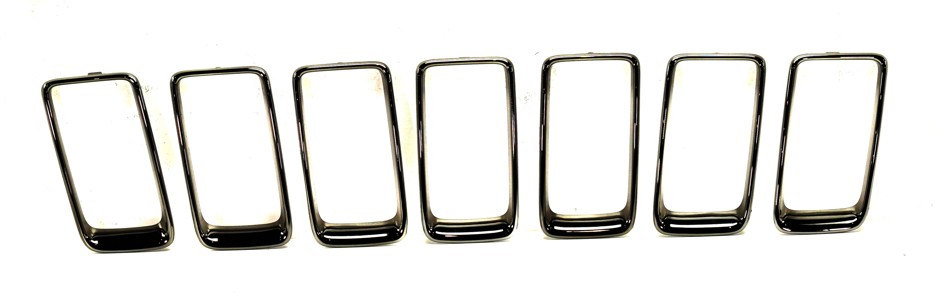 AM GRAND CHEROKEE 14-16 GRILLE MOLDING Chrome Smoked Black SKU RJ07070005 Partslink CH1210129 OEM 68316532AA