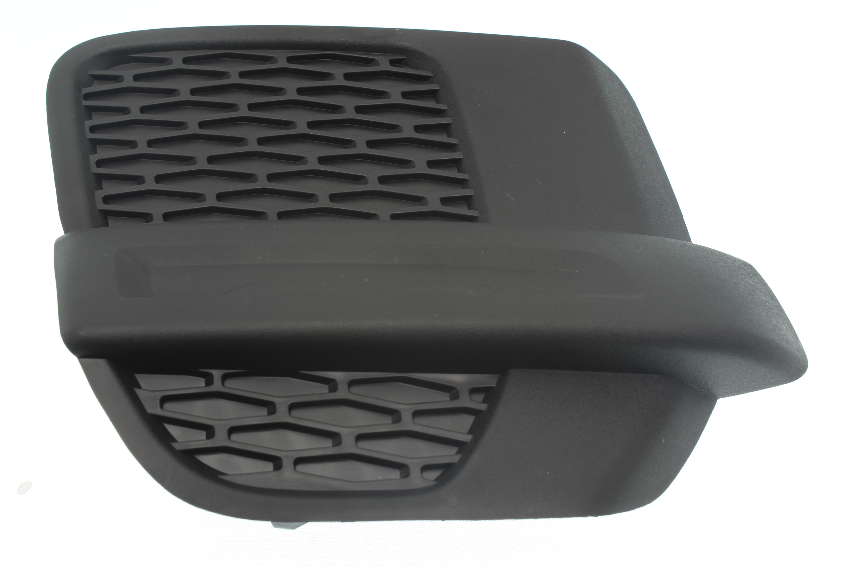 AM RANGE ROVER EVOQUE 12-15 FOG LAMP COVER RH Pure Prestige Models SKU RL10860001 Partslink RO1039106 OEM LR026540