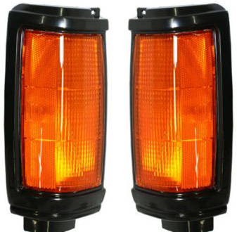 AM MITSUBISHI P U 87-96 CORNER LAMP RH and LH Assembly w Black Trim SKU SET 18-1417-00 Partslink MI2520102 MI2521102 OEM MB527081 MB527082