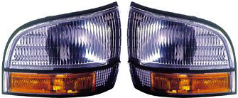 AM PARK AVENUE 91-96 FRONT SIDE MARKER LAMP RH AND LH Lens and Housing w o Cornering Lamp Equipped SKU SET 18-3026-91 Partslink GM2551147 GM2550147 OEM 16512684-16512683