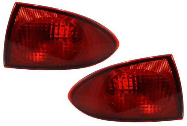 AM CAVALIER 00-02 TAIL LAMP RH AND LH Outer Lens and Housing Halogen w o Socket and Bulb SKU SET 3321938RUS Partslink GM2801139 OEM 5978345 PFM 5978346 PFM