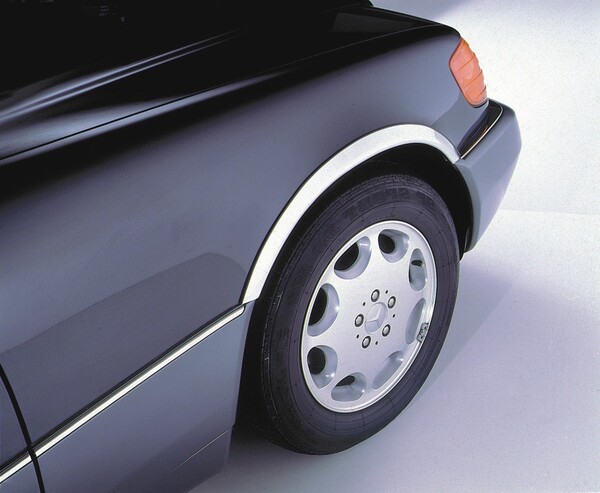 AM Fender Trim SKU UROMB035 OEM 1078800000