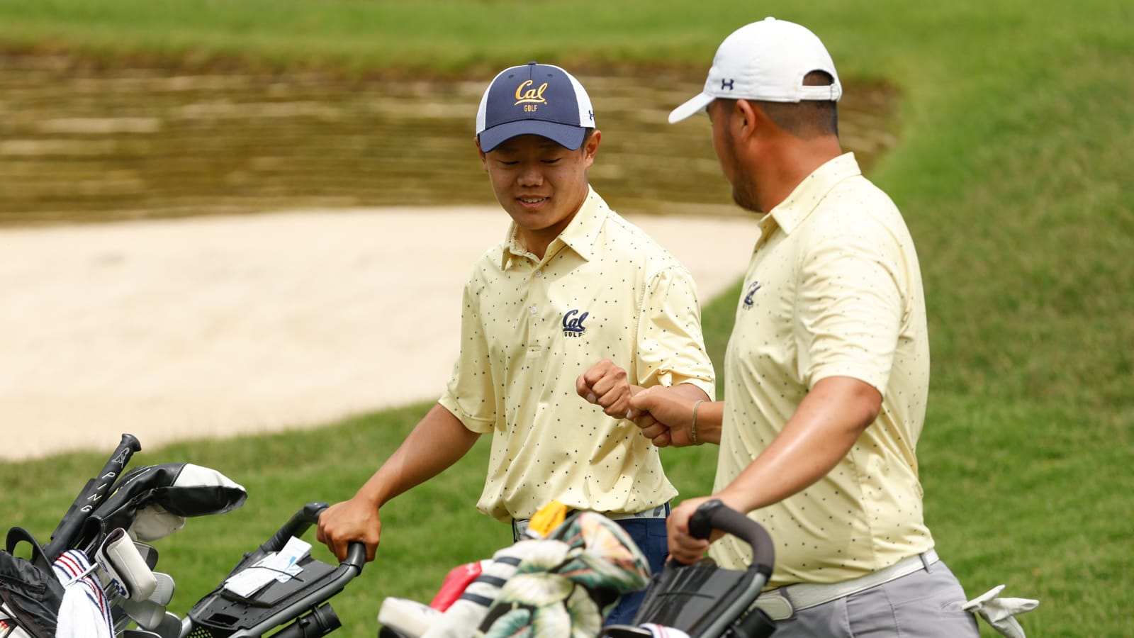 Sampson Zheng (right) and Aaron Du played 10-under-par golf in winning a pair of matches Tuesday to reach the semifinals. (USGA/Chris Keane)