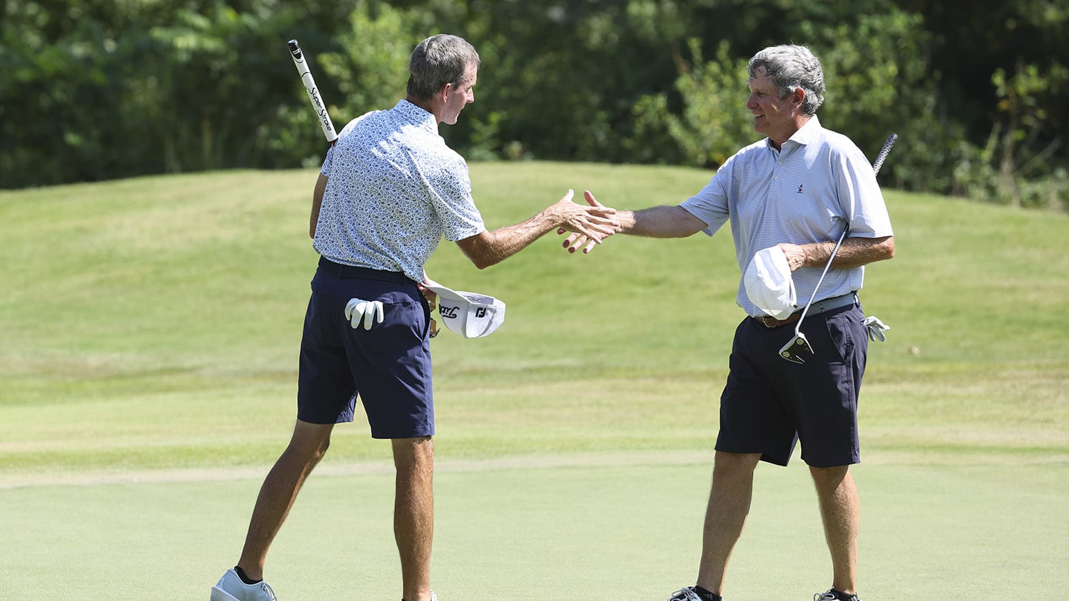Californian Dan Sullivan (left) played 2-under-par golf in eliminating Matt Sughrue in the semifinals on Wednesday, 6 and 5. (USGA/Jeff Haynes)