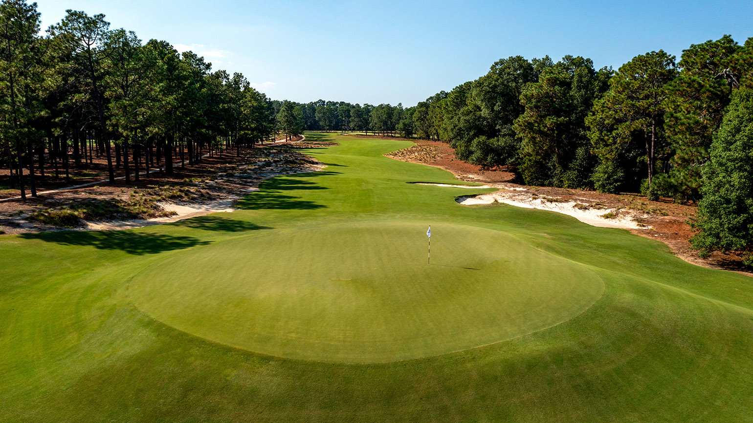 The crowned greens at Pinehurst No. 2 are a serious challenge during daily play or the U.S. Open. (USGA/Fred Vuich) 