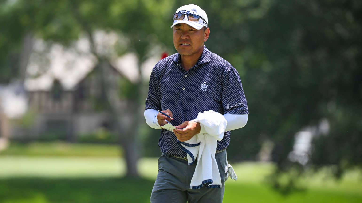 Five consecutive birdies helped Charlie Wi shoot a 3-under 67 in the searing heat Thursday at Scioto Country Club. (USGA/Edward M. Pio Roda)