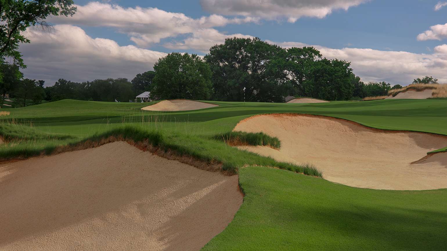 The 6th hole on Woodmont's South Course displays the sculpted bunkering that is part of the design's character. (Russell Kirk/USGA)