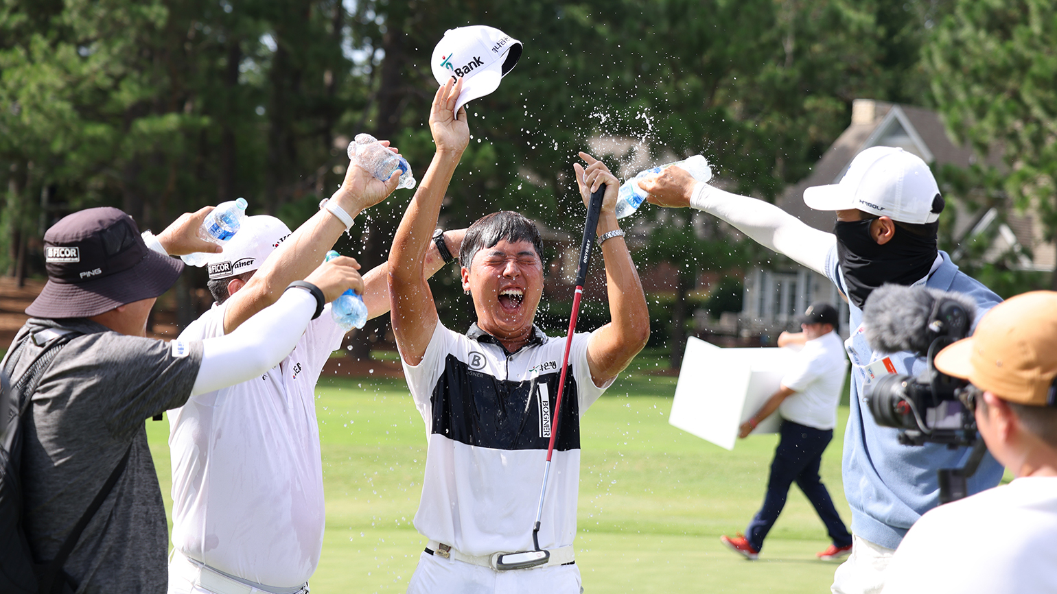 Lee Wins Men’s Title, Moore Captures Women’s at Pinehurst