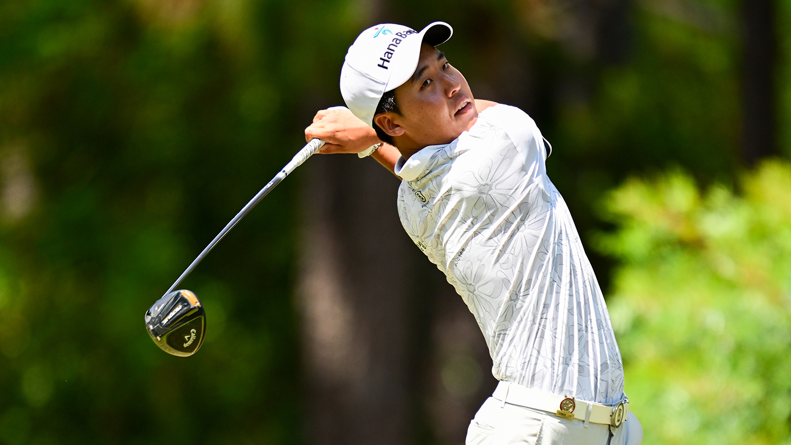 Lee Surges to Men's Lead; Moore Leads Women Through 36 Holes