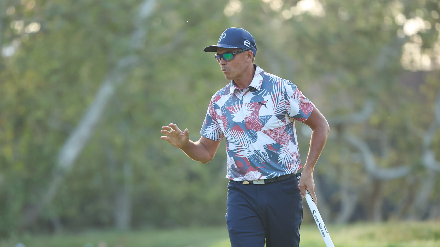 Fowler Stands Firm at LACC; 36-Hole Leader By One
