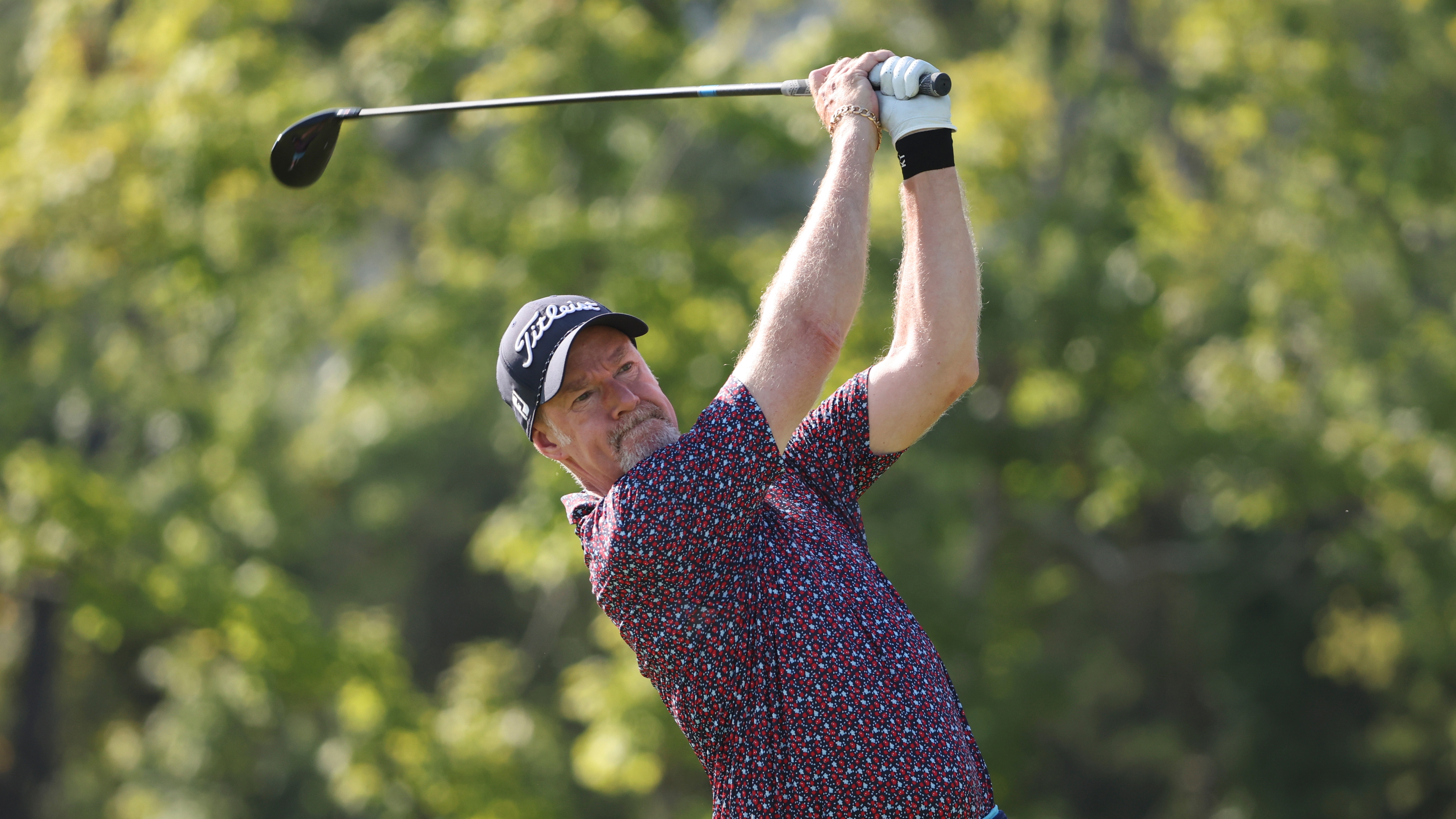 England’s John Kemp Holds Solo-Lead (67) at Oak Hills Country Club