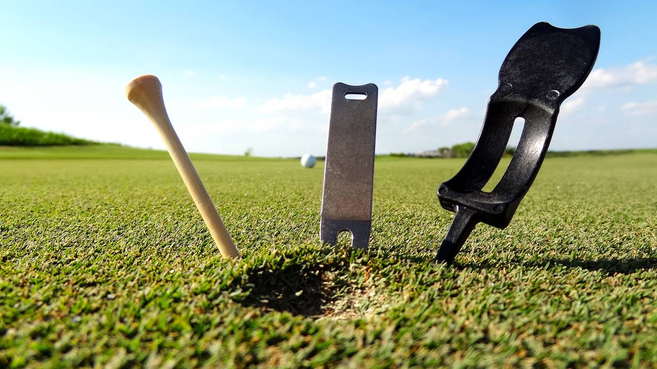 Ice Pick - Best Way To Fix Ballmarks - Par West Turf