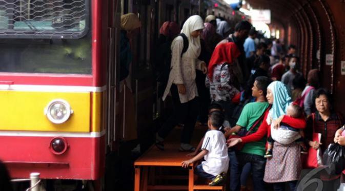 5 Tipe Penumpang KRL JaBoDeTaBek 1 5 Tipe Penumpang KRL JaBoDeTaBek
