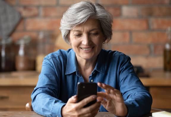 Best-Diabetes-App Lady-iphone-diabetes-app