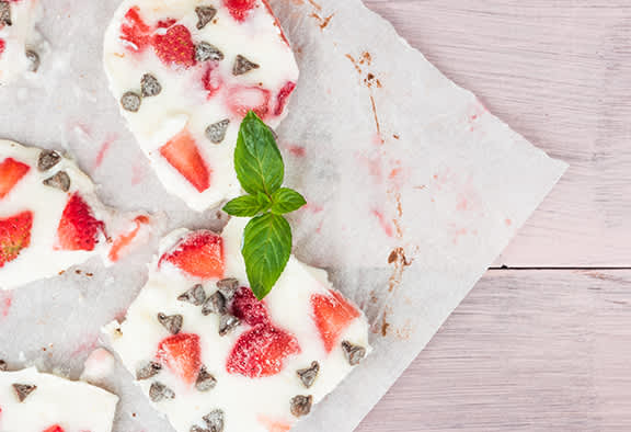 Chocolate Greek Yogurt Bark with Strawberries