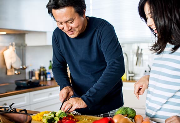 Healthy-Lifestyle-Choices Man-cutting-vegetables