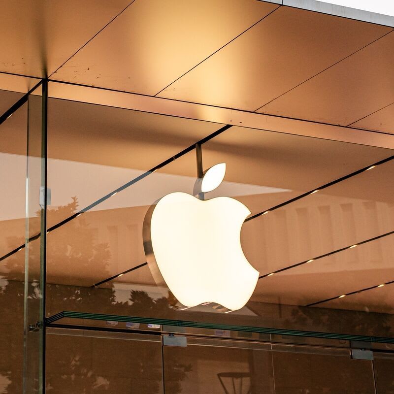 Apple dünyanın ən yaxşı şirkətləri sırasında üçüncü oldu!