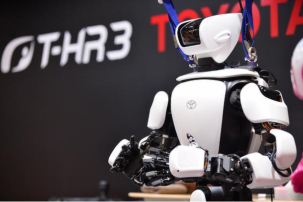 Toyota istehsalda robotların sayını 400 minə çatdıracaq!