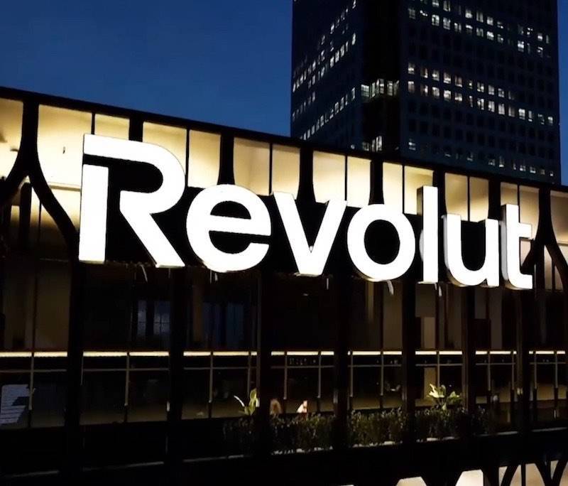 Revolut Böyük Britaniyada fərdi kreditlər təklif etməyə başladı
