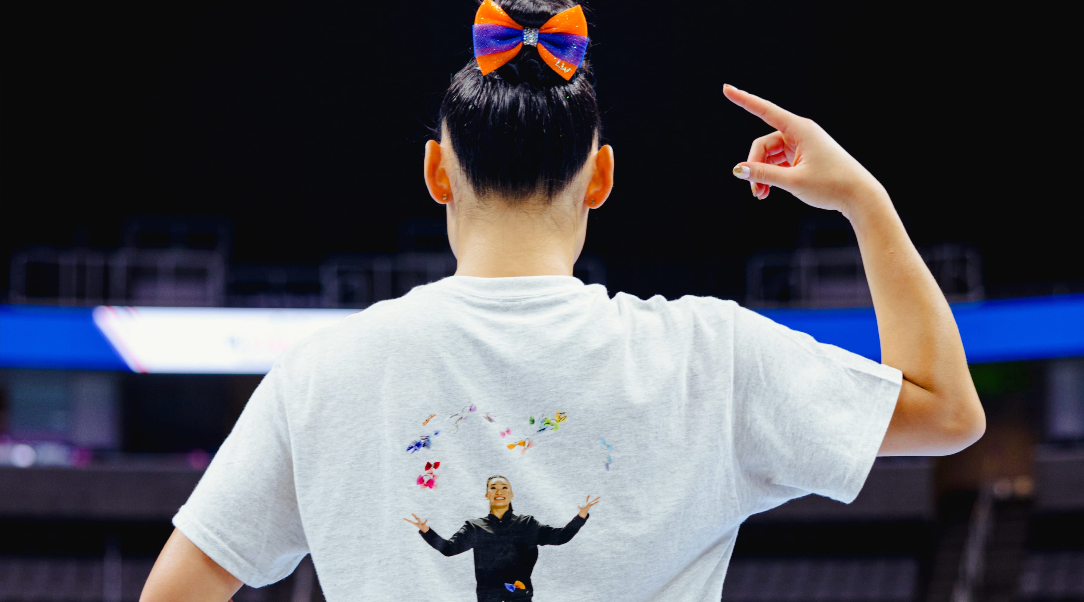 Leanne Wong shows off her bow during the 2023 U.S Classic.