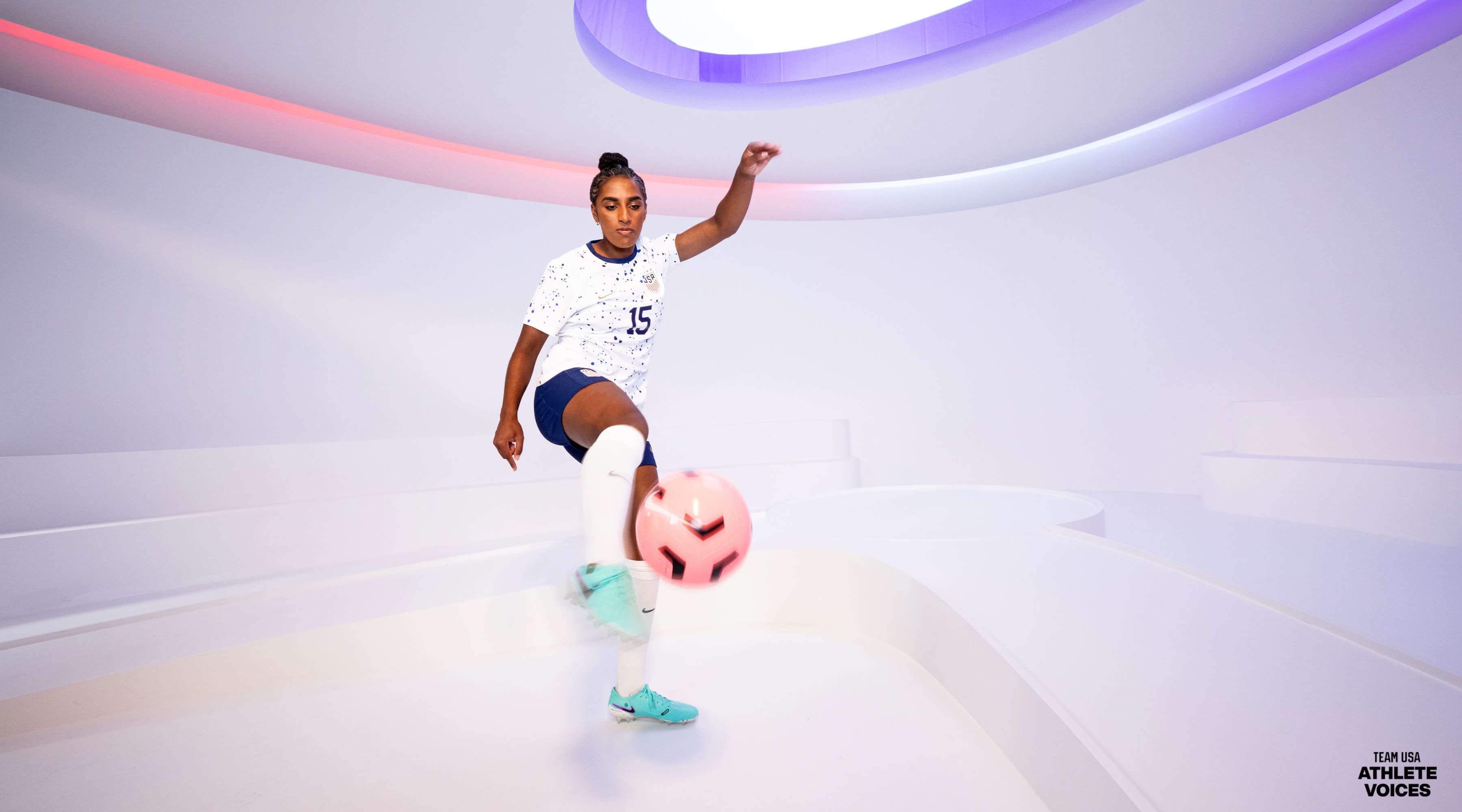 Naomi Girma dribbling a soccer ball