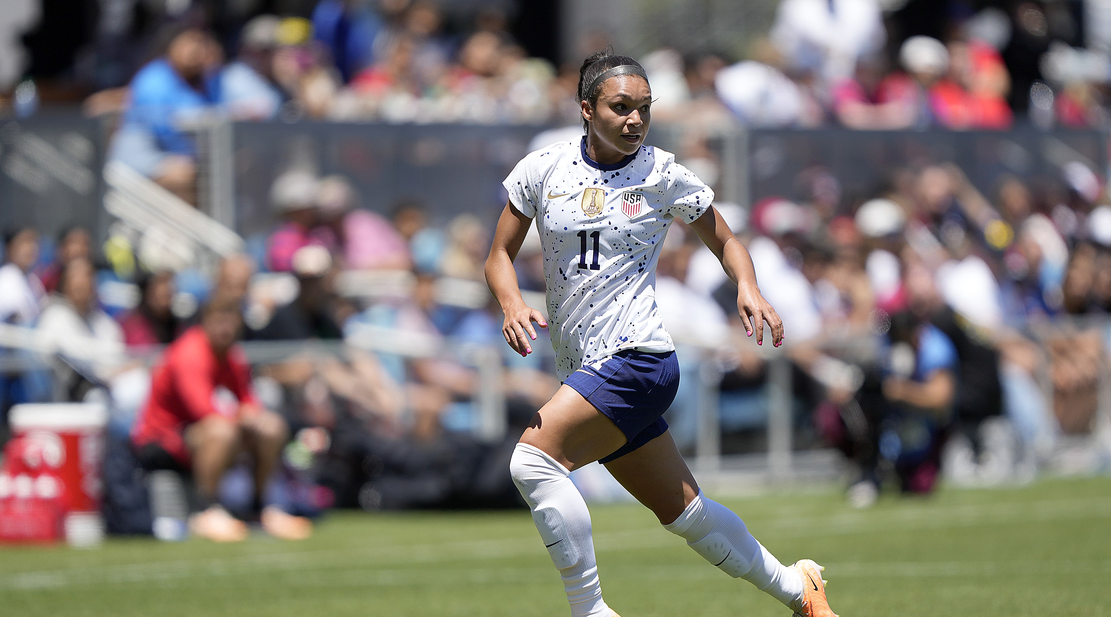 Sophia Smith dribbling on the pitch.