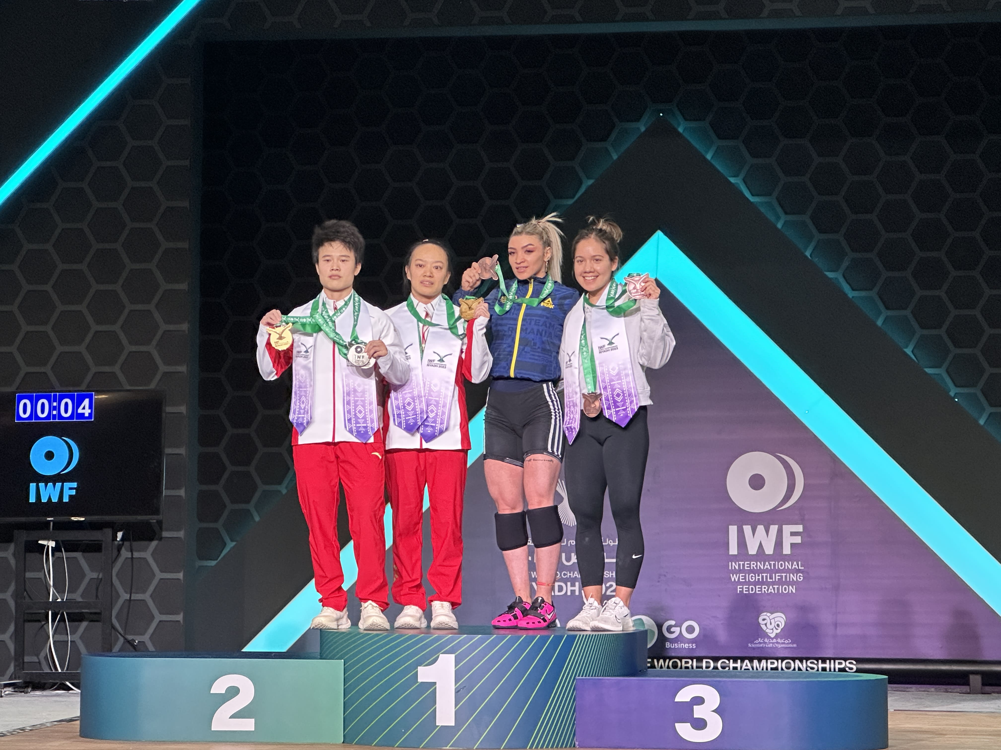 USA Weightlifting | Jourdan Delacruz secures Team USA’s first medals of ...