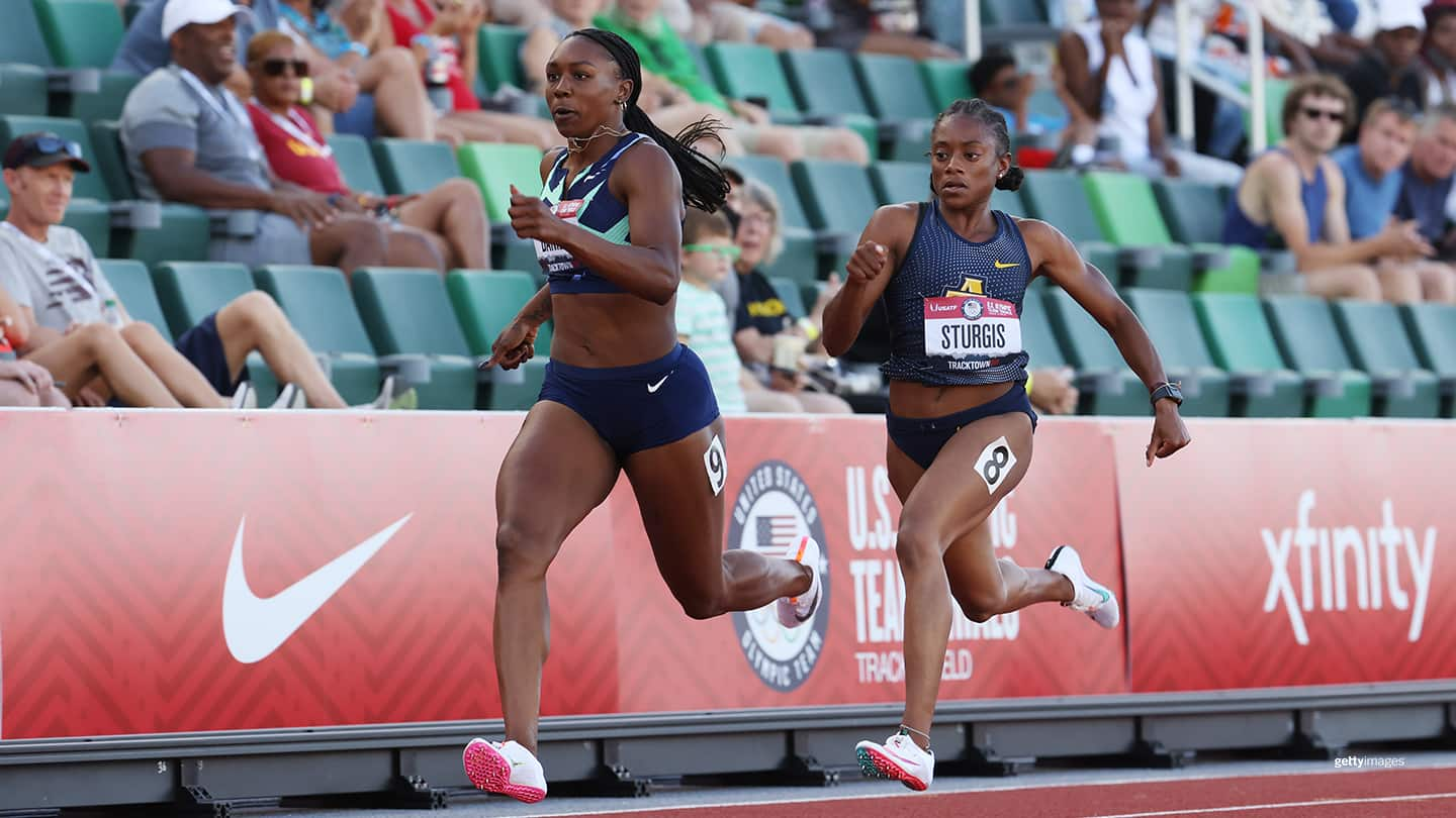 Foto de Full length of African American female athlete at starting block on  race track do Stock