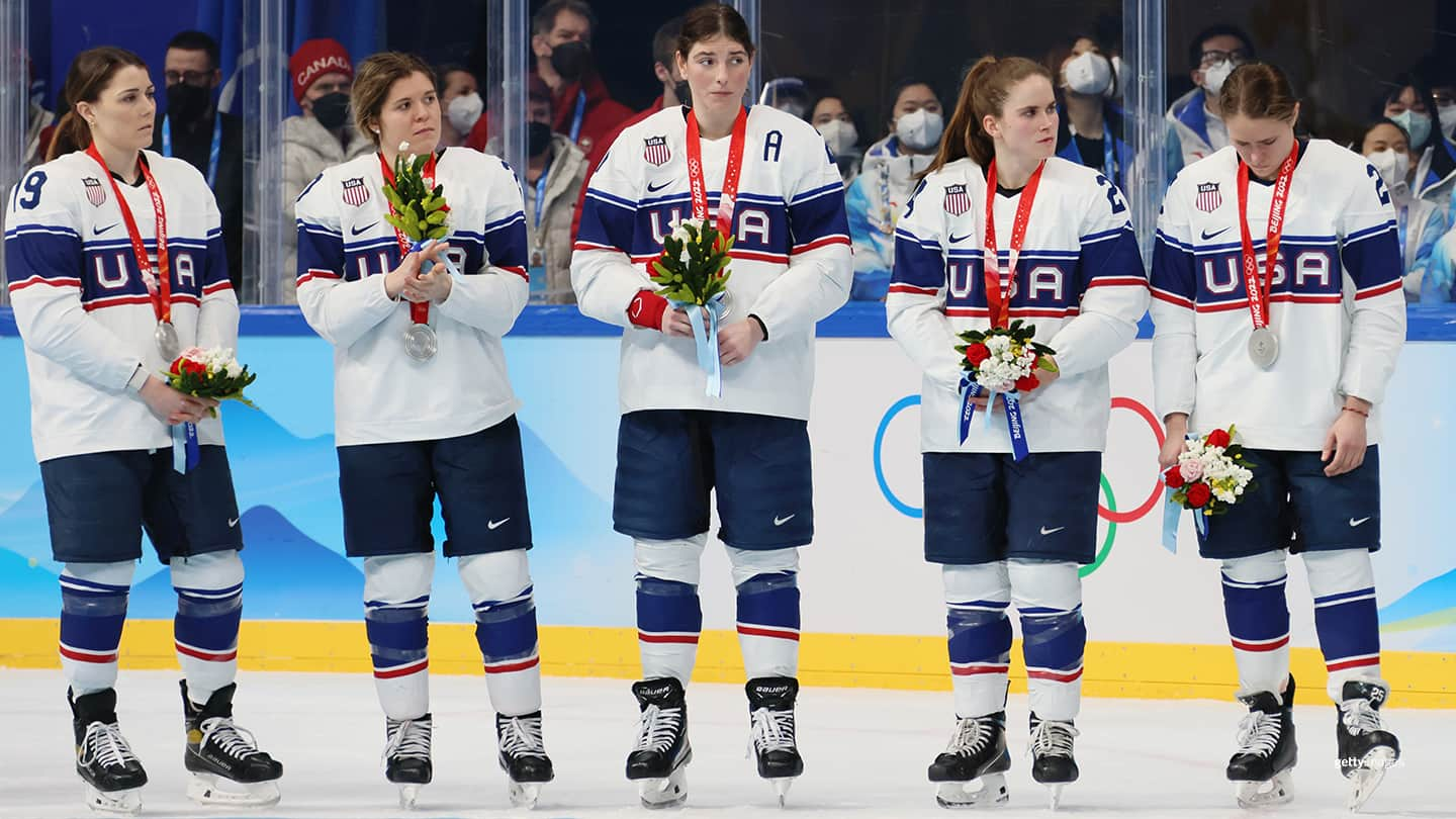 Canada Beats U.S., 3-2, to Win Gold Medal in Women's Hockey - The New York  Times