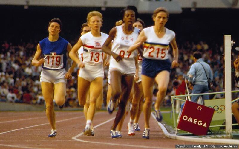 Madeline Manning (middle) races the 800 meters at the Olympic Games Mexico City 1968.