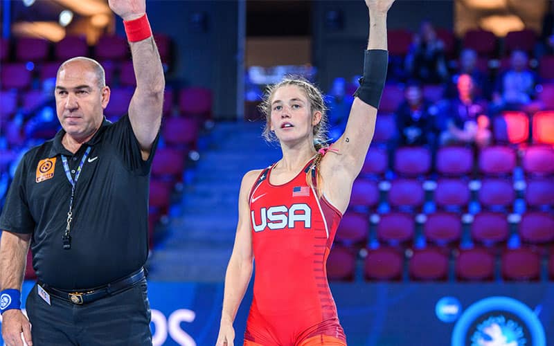 Sarah Hildebrandt (USA) waves to the crowd