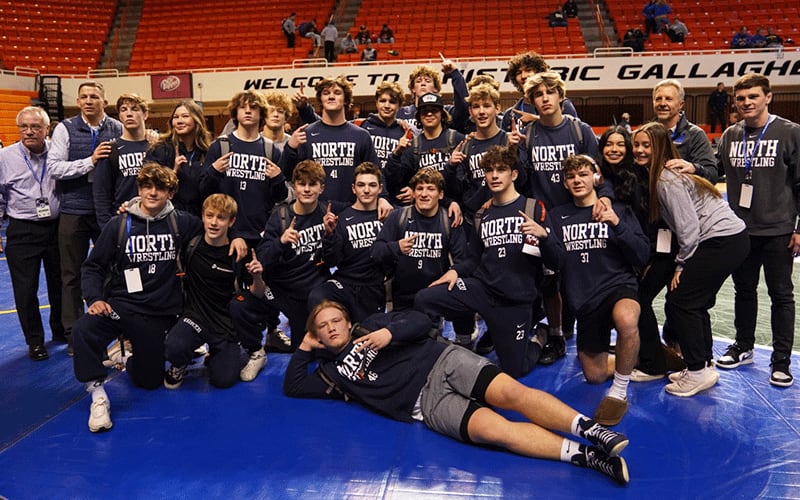 Edmond North team photo after winning 2022 National Wrestling Hall of Fame Dual Classic