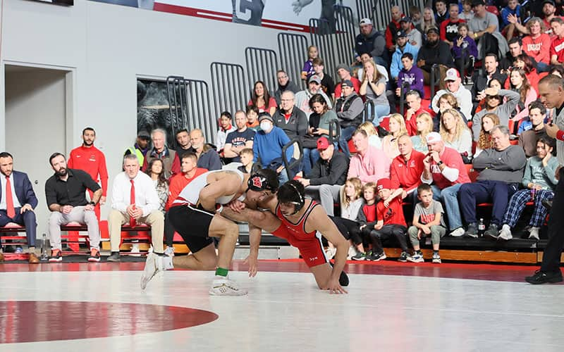 Austin Gomez (Wisconsin) vs. Yianni Diakomihalis (Cornell)