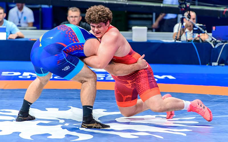 Cohlton Schultz (USA) secures a front headlock at the 2022 Senior Worlds.