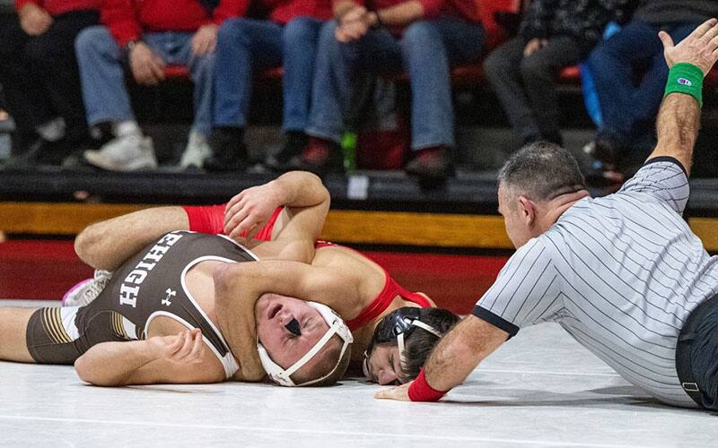 Yianni Diakomihalis (Cornell) gets backpoints against Lehigh.