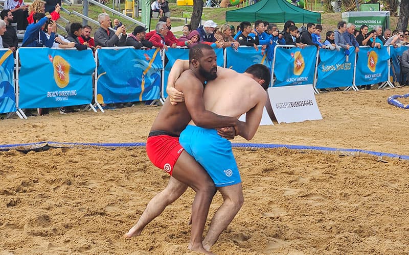 Jamal Morris, USA, loads up Spain’s Pablo Garcia during first round action in Buenos Aires