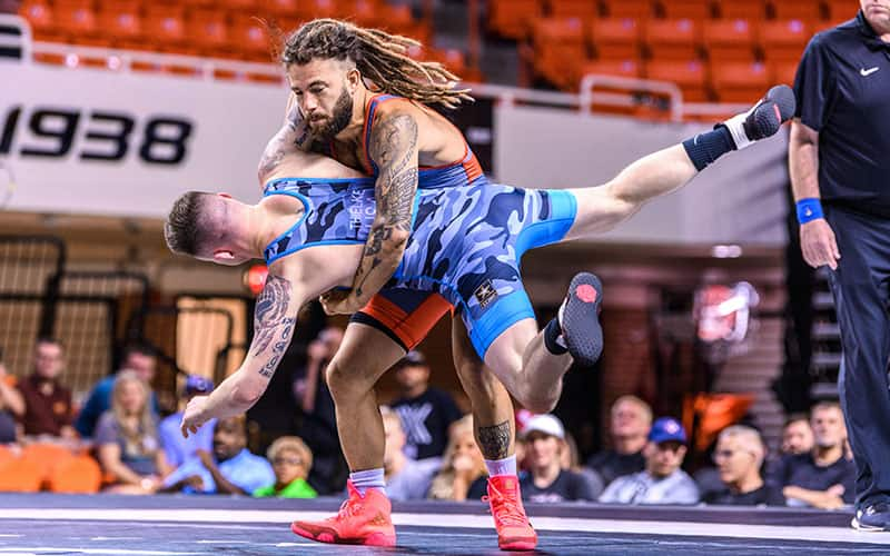 Sammy Jones lifts Jesse Thielke at 2022 Final X Stillwater