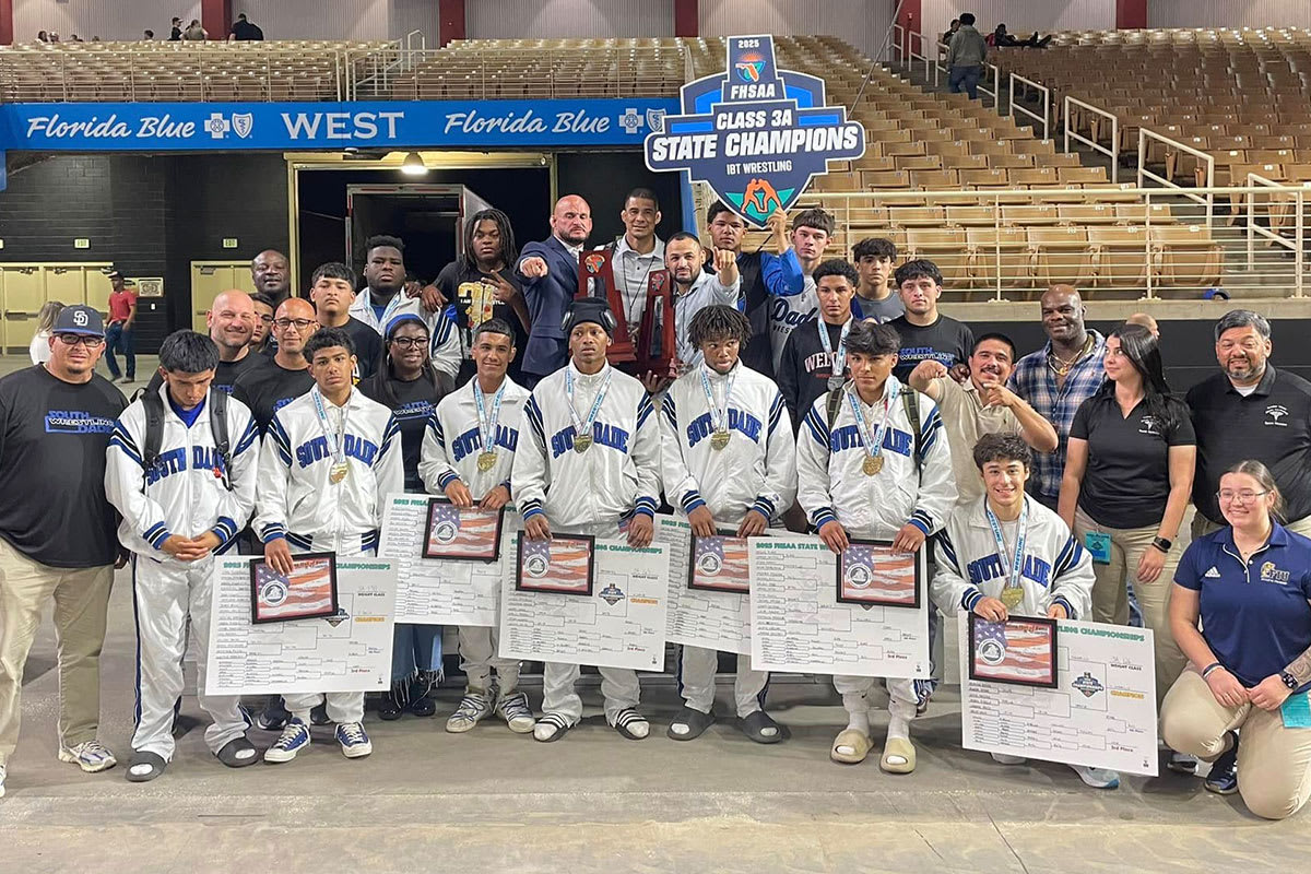 The Emmett Kelly Jr. Collection Figurine, Pharmacist sold at auction on 2nd  April | Bidsquare, image size:1200x800