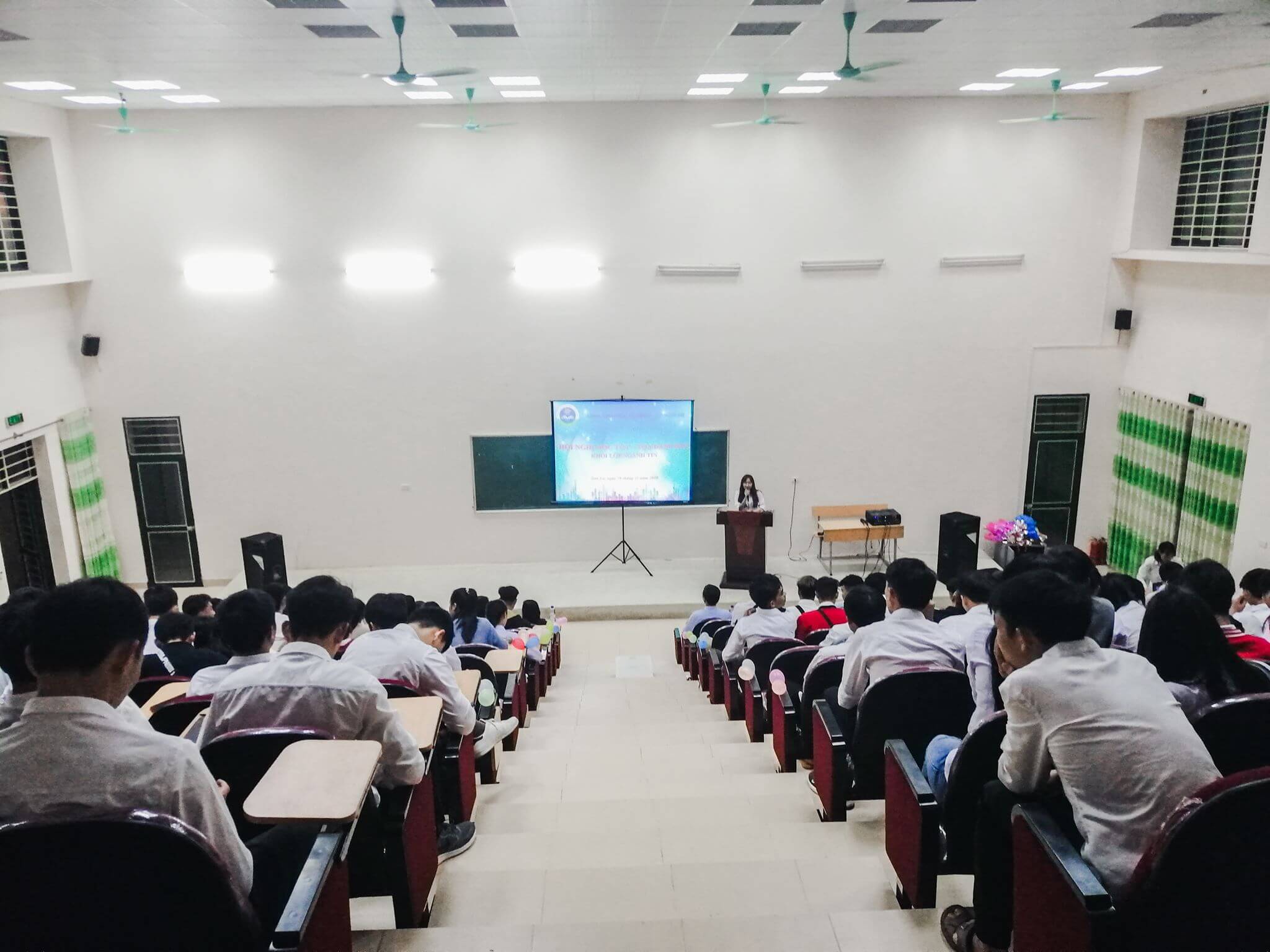 Thầy và trò ngành Tin tổ chức tọa đàm 20/11 và hội nghị học tốt 2019