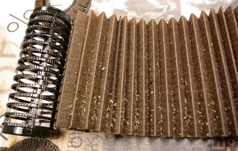 https://res.cloudinary.com/utiblog/image/upload/f_auto%2Cq_auto/metal-shavings-oil-filter_embed507411de-6d0a-4cca-ba0e-849b714b7c02.webp