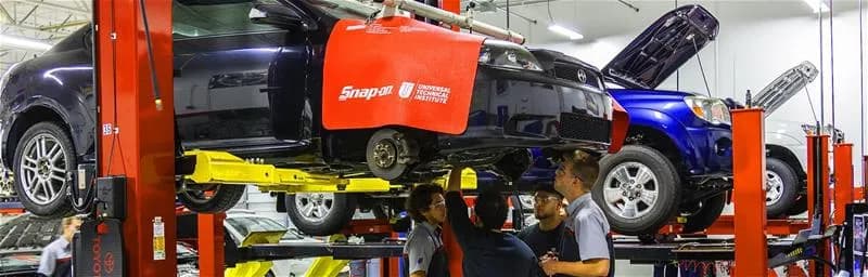 What is the Difference between an Automotive Service Technician And a Mechanic?: Explained