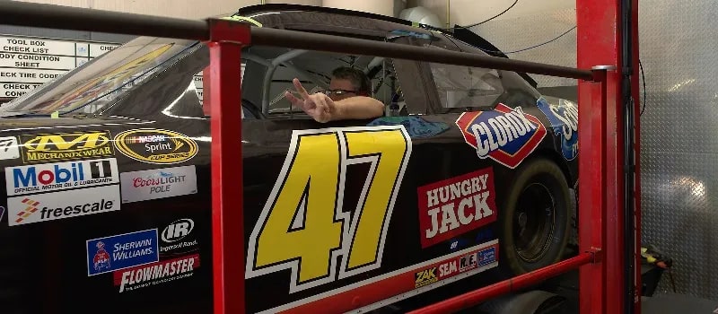 How Do NASCAR Engines Work?