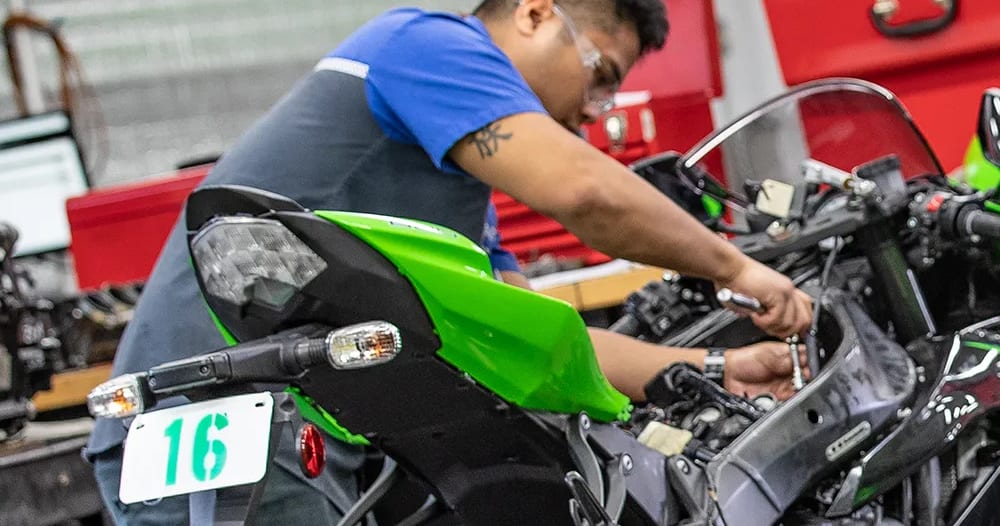 How Long It Takes To Become A Mechanic How long does it take to train to become a motorcycle mechanic?