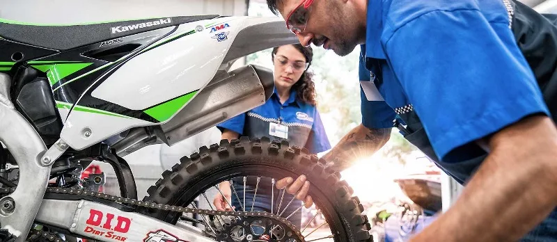 Bike shop mechanic salary sale