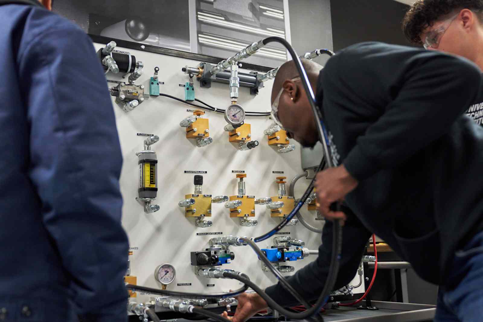 WHERE TO FIND ROBOTICS & AUTOMATION TECHNICIAN TRAINING NEAR ME